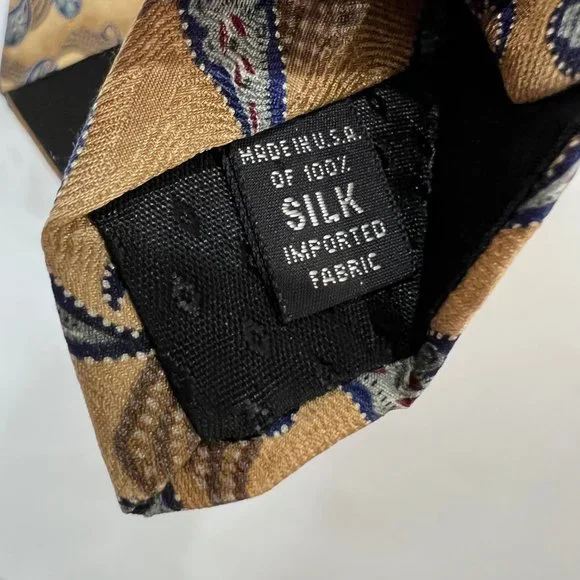 Bill Blass Black Label Men’s Tie Necktie 4” Silk Gold & Blue Paisley - Picture 10 of 10